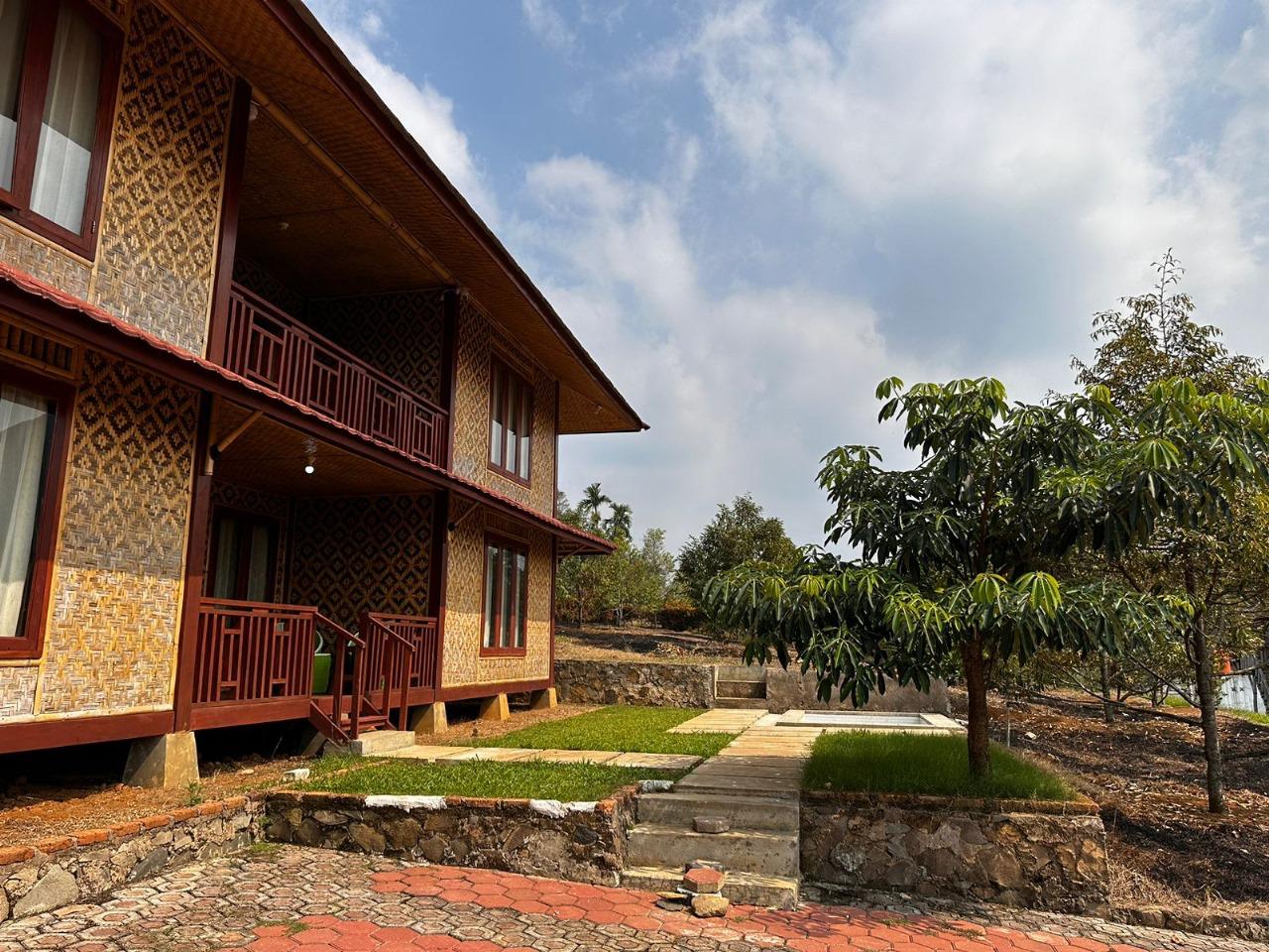 JUAL CEPAT VILLA CANTIK 2 LANTAI PLUS KEBUN DURIAN BAWOR SIAP BERBUAH