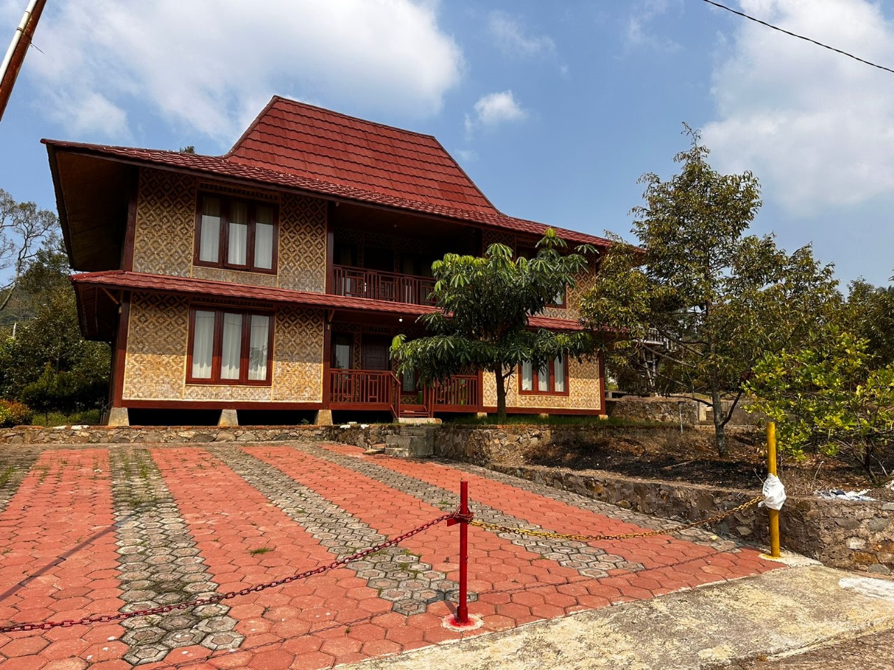 Dijual Lahan dengan Rumah di Selawangi Bogor dengan Suasana Pegunungan yang Sejuk